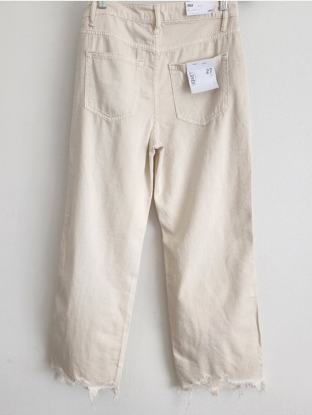Vervet by Flying Monkey Leslie High Rise 90s Distressed Cropped Jeans Cream 27 - Picture 6 of 10